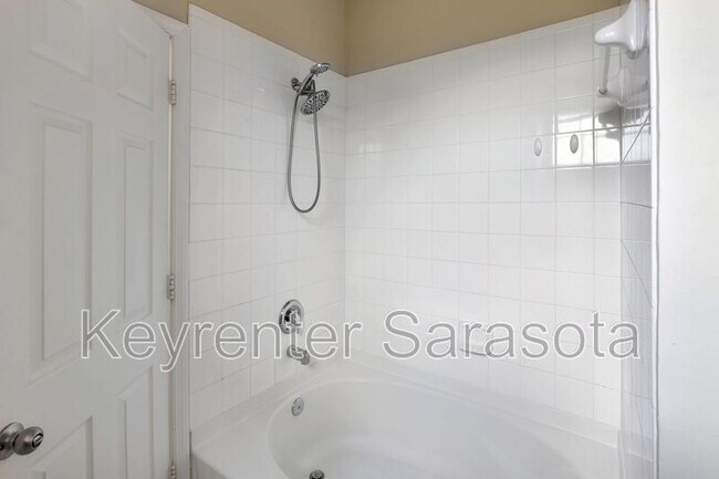 Building Photo - 5700 Bentgrass Dr