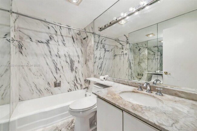 Building Photo - 1408 Brickell Bay Dr