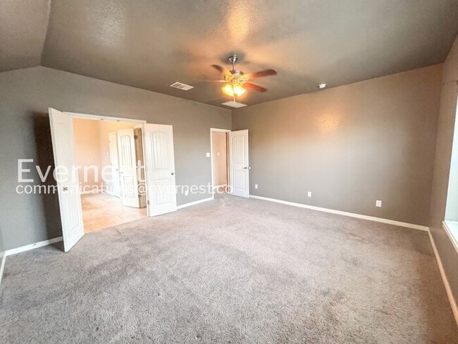 Building Photo - 4 Bed, 2 Bath Home with Fenced Yard & Garage / Pet-Friendly / Coming Soon!