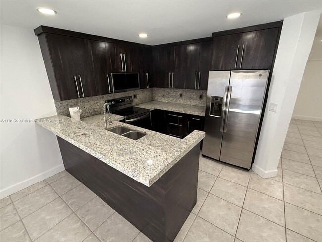 Building Photo - 8660 SW 161st Ave