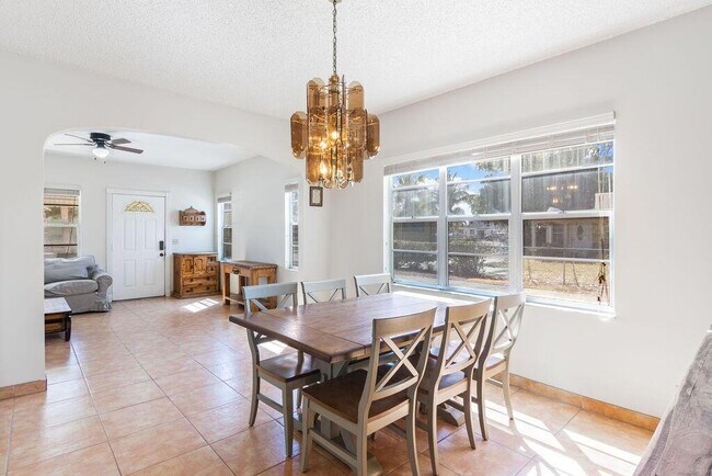 Building Photo - 509 Plymouth Rd