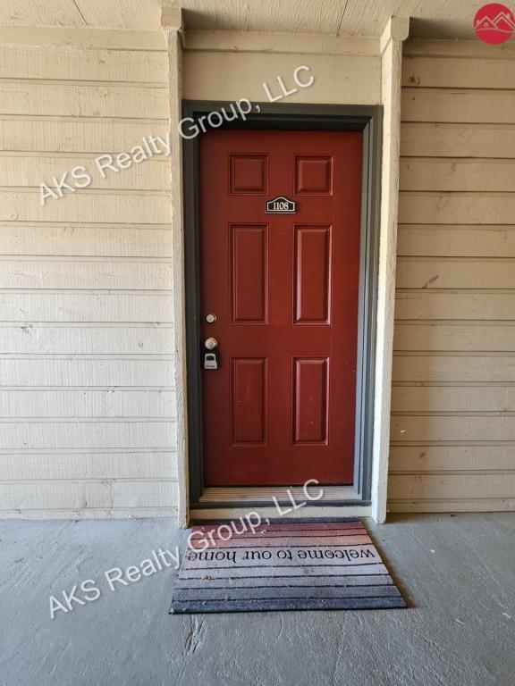 Primary Photo - 1108 Chapel Creek Dr