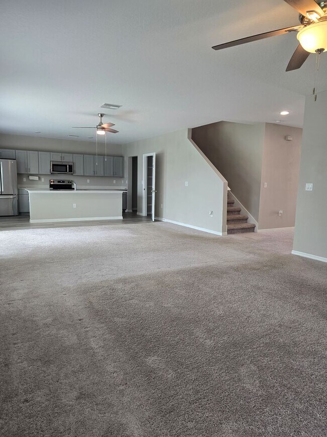 Building Photo - Lakeland 5 Bedroom 3 Bath