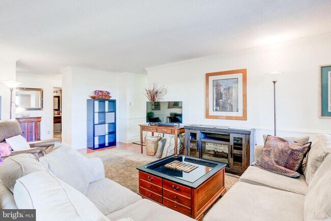 Building Photo - 307 Yoakum Pkwy