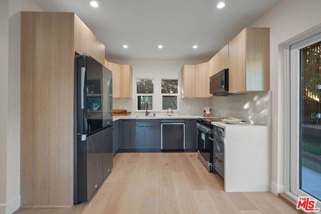 Building Photo - 665 McCadden Pl