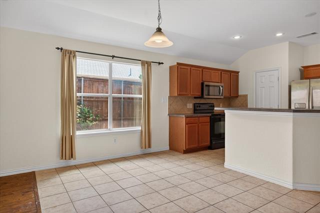 Building Photo - 3705 Redwood Cir