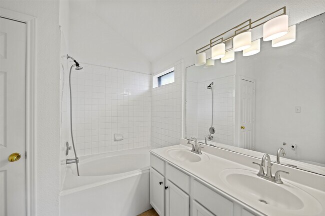 Building Photo - 21055 Southern Colony Ct