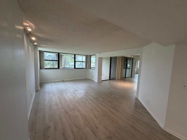 Building Photo - 6463 La Costa Dr