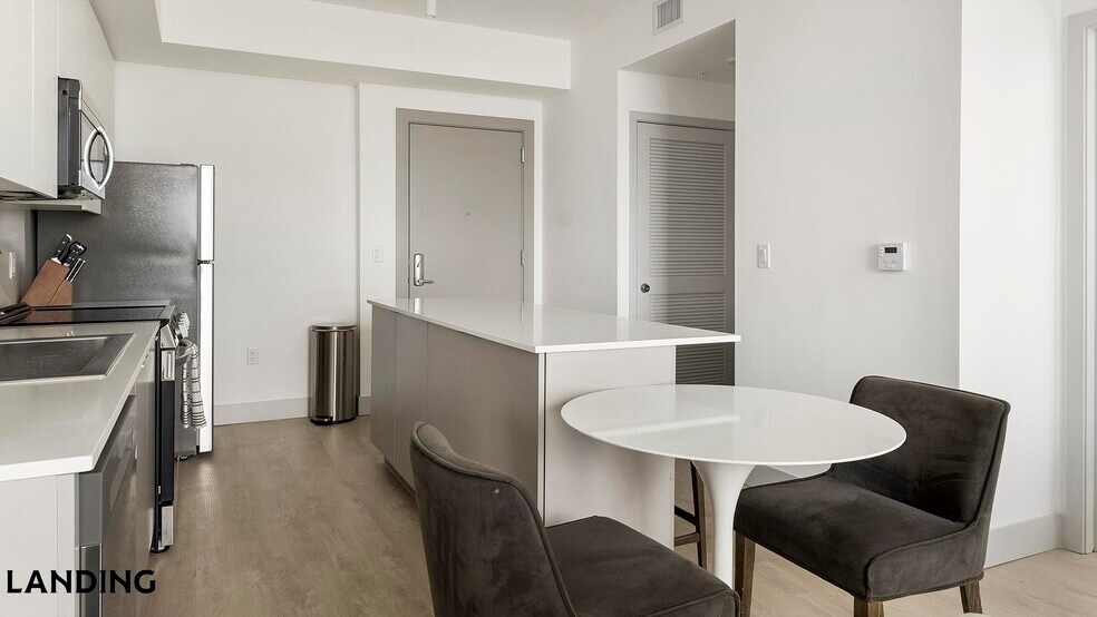 Building Photo - 1155 NE 126th St