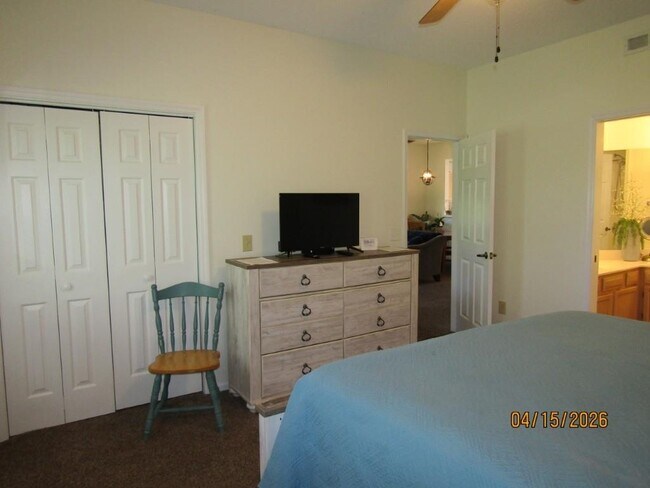 Building Photo - 1221 Lake Dr