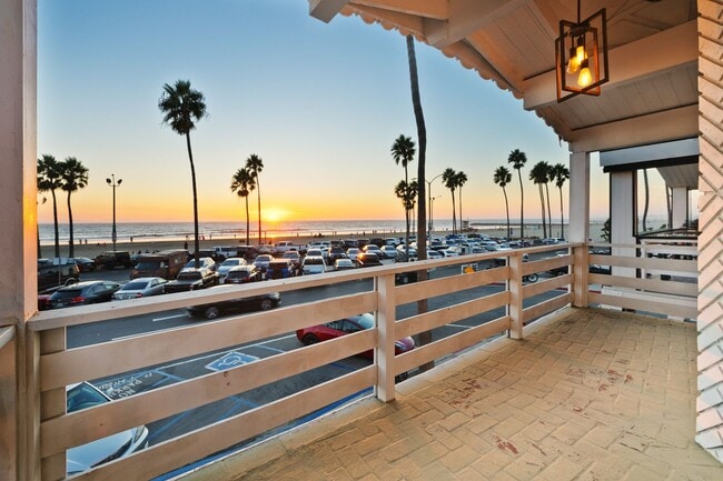 Building Photo - Fully Furnished, Oceanfront Boardwalk in Newport Beach