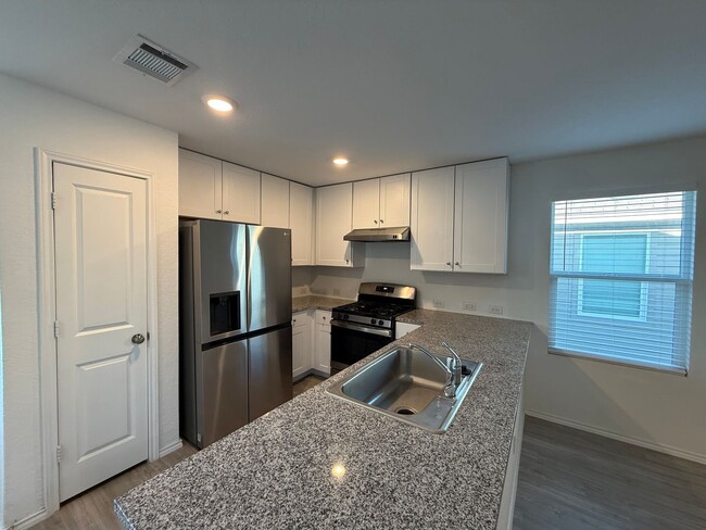 Building Photo - 3Bd 2Ba in Voss Farms Community, NBTX