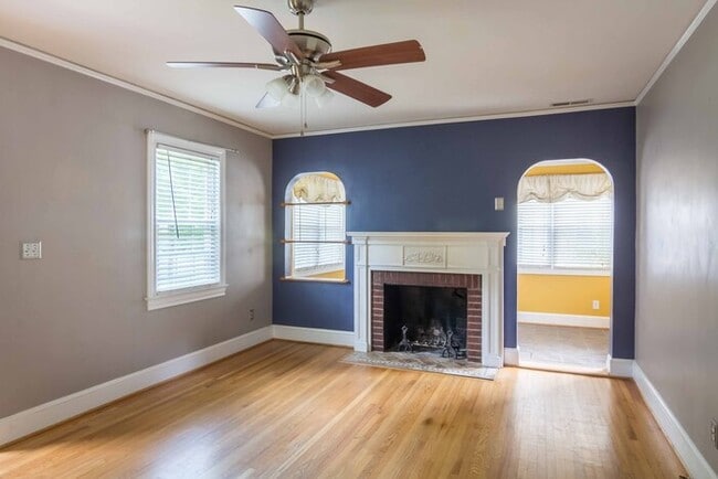 Building Photo - Gorgeous 3 Bedroom 2 Bath in Popular Parki...