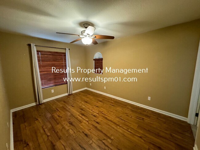 Building Photo - Coming Soon! Lovely Courtyard Home 3 Bedroom w Bonus Rm