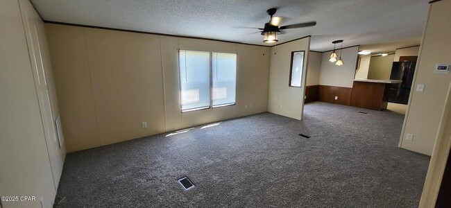 Building Photo - 3024 E 13th Ct