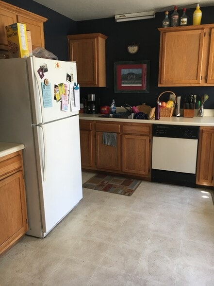 Building Photo - 123 S Cherry St