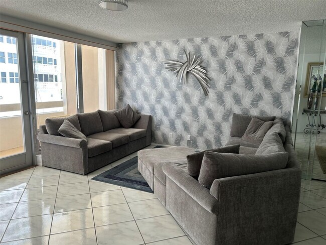 Building Photo - 4020 Galt Ocean Dr