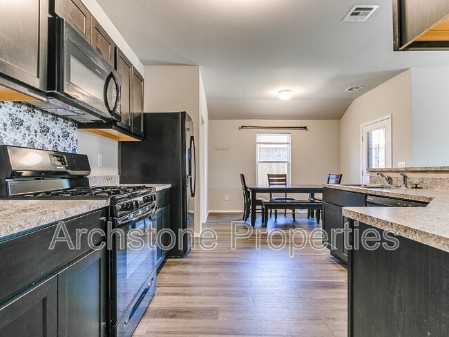 Building Photo - 1308 Dustin Dr