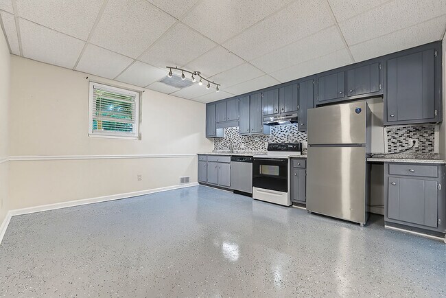 Building Photo - 129a McWhirter Pl