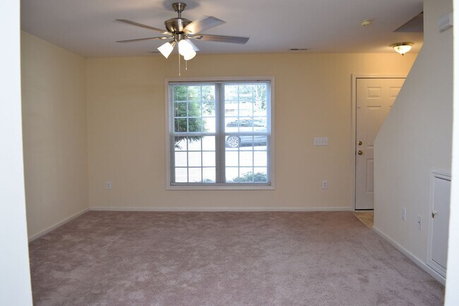 Building Photo - $1,150 | 2BR/1.5BA End Unit Townhouse – Sp...