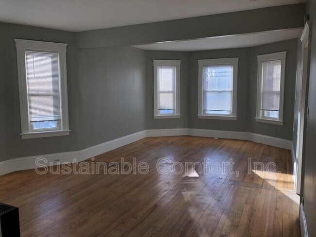 Building Photo - 18 Plantation St