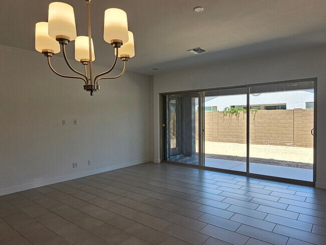 Building Photo - Beautiful and spacious