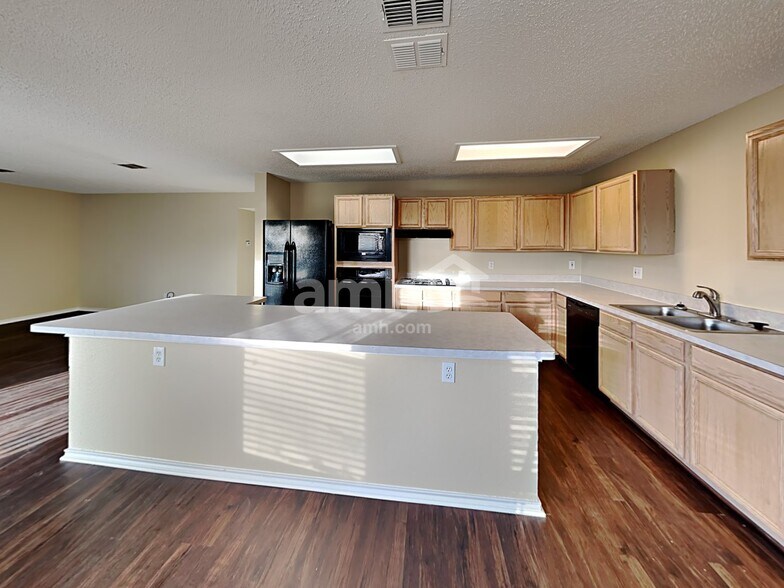 Building Photo - 316 Sunset Oak Dr