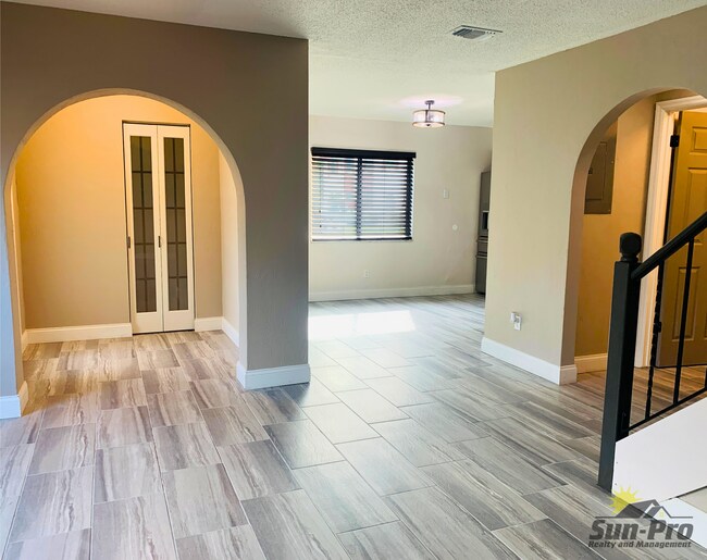 Building Photo - 2089 Oak Meadow Cir