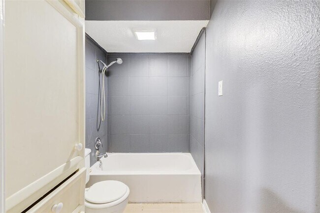 Building Photo - 1710 Bodart Ct