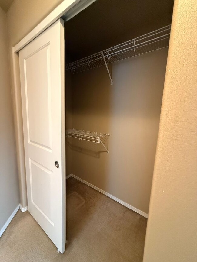 Building Photo - 2 Bed/1.5 Bath Townhome Near the Old Mill