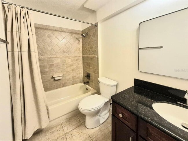 Building Photo - 2214 Green Oaks Ln