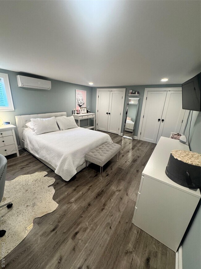 Building Photo - 570 Monroe Blvd