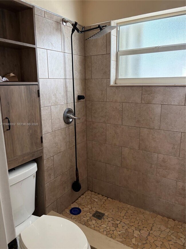 Building Photo - 307 E 14th St