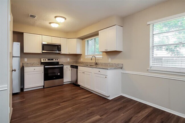 Building Photo - 10307 Rancho Bernardo Ln