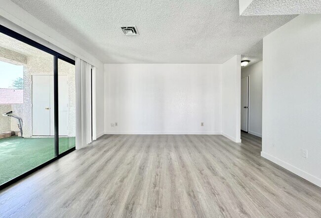 Building Photo - 4724 Nara Vista Way