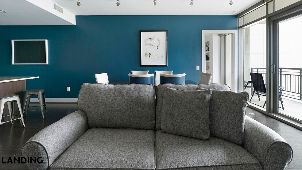 Building Photo - 777 Preston St