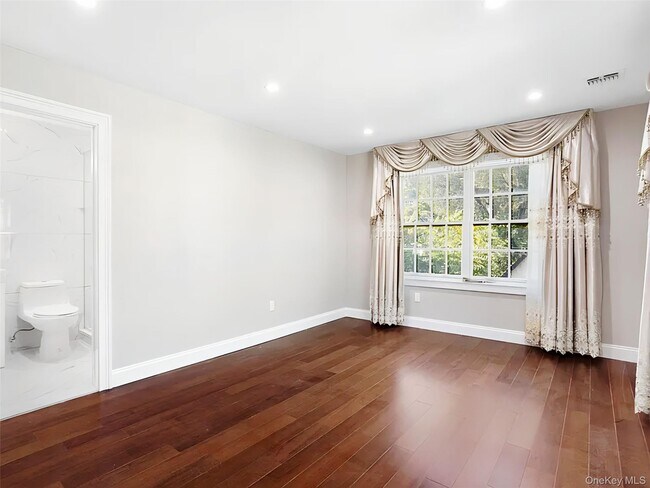 Building Photo - 56 Jackson Ave