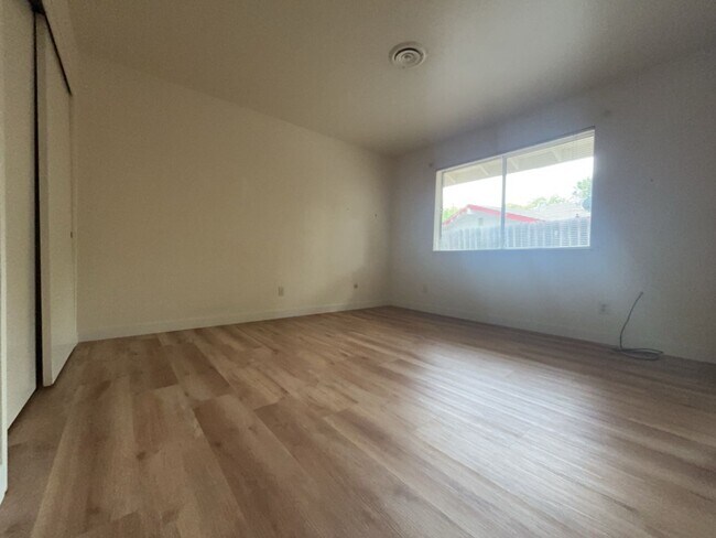 Building Photo - 605 Radcliffe Dr