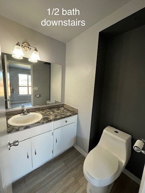 Building Photo - 517 E Michelle Ct