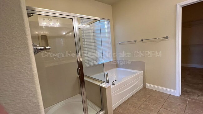 Building Photo - 724 Shelli St