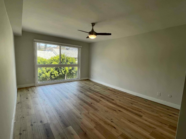 Building Photo - 1284 Havenhurst Dr