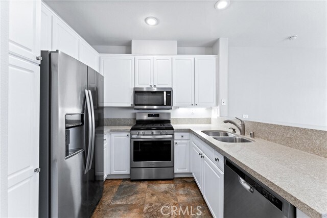 Building Photo - 23 Anana