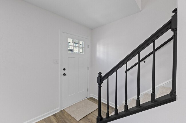 Building Photo - Newly Renovated 2 Bed, 1 Bath in Downtown Wake Forest!