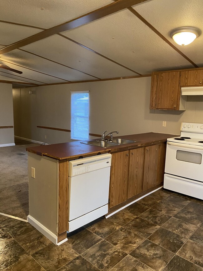 Building Photo - 203 Zackary St