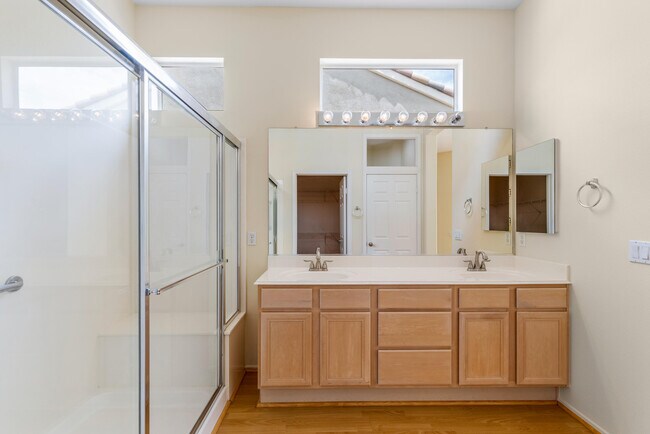 Building Photo - 78745 Platinum Dr