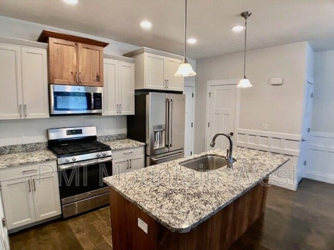 Building Photo - 269 E Ellen Ln