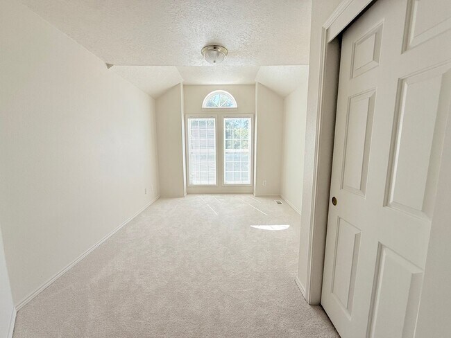 Building Photo - 16775 SW Springwater Ln