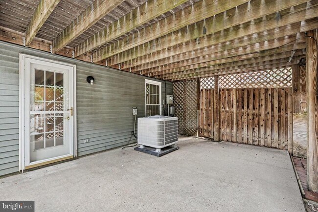 Building Photo - 15097 Mill Spring Dr