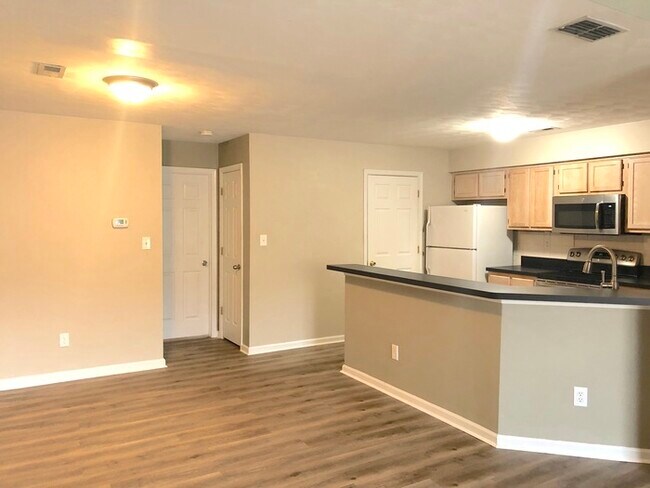 Building Photo - TOWN HOME W/ LOFT AND OPEN FLOOR PLAN FOR ...