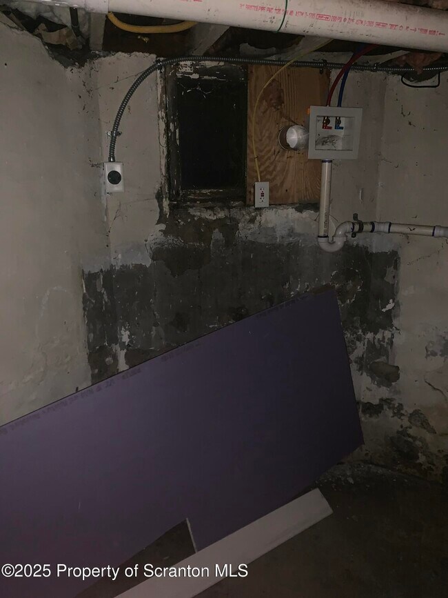 Building Photo - 120 Ridgeway St